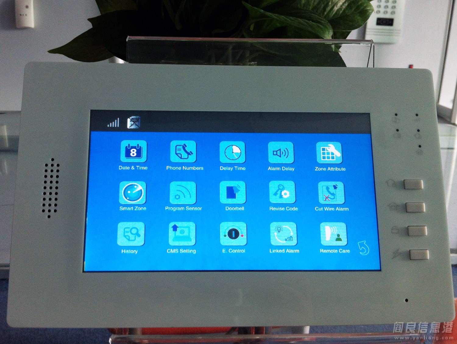 X6 7inch touch screen alarm host.jpg