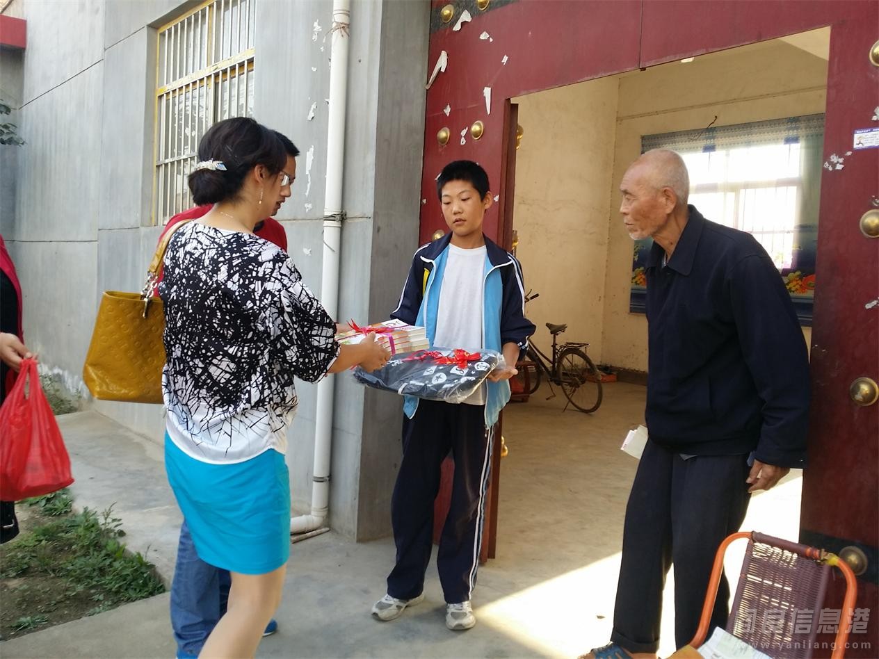 ѧУ쵼Ϊƶѧͬ500ԪѧϰƷ